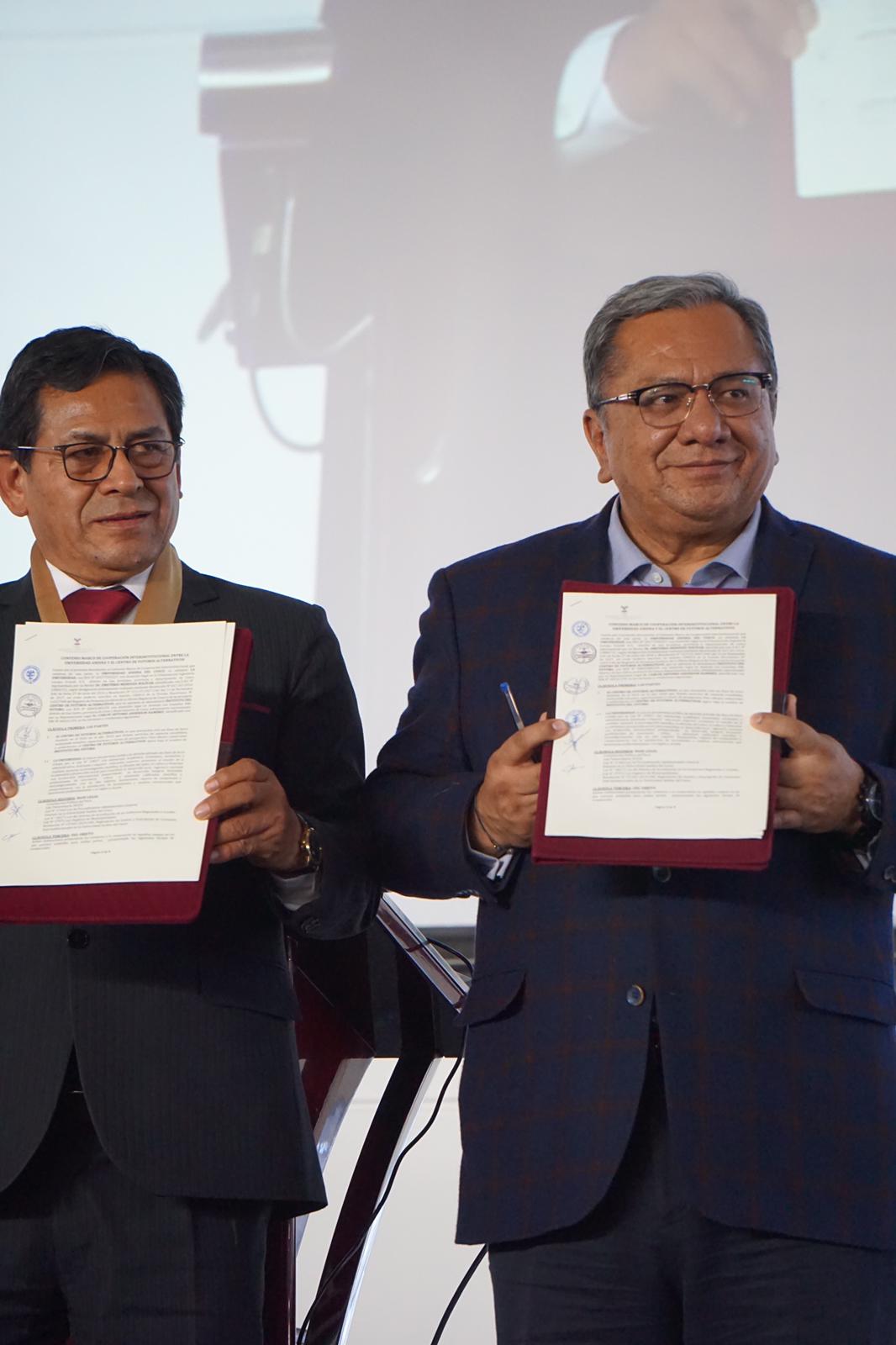 Firma del convenio entre el Instituto del Futuro y la Universidad Andina del Cusco
