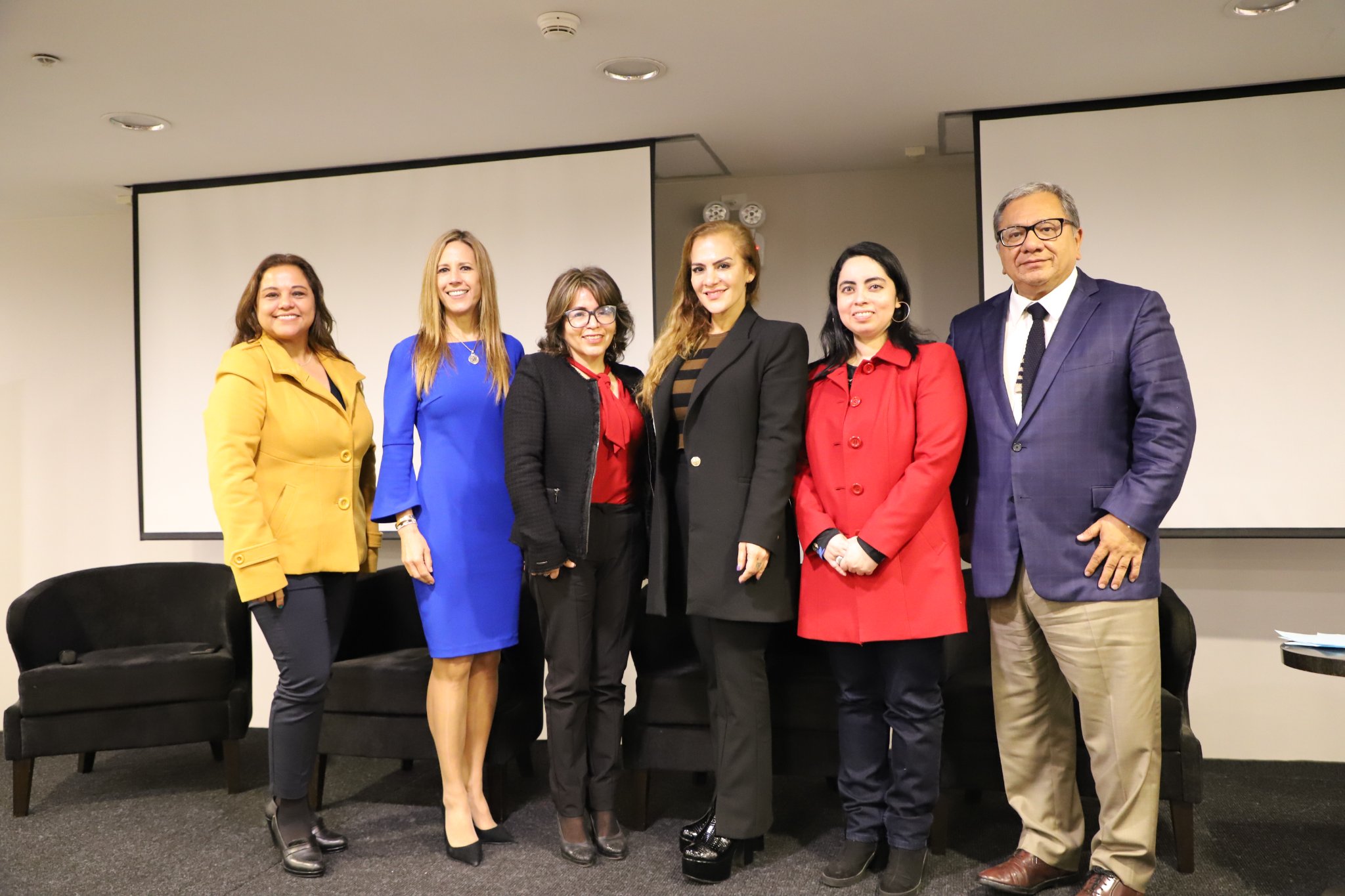 Panel completo del lanzamiento del White Paper El Rol de la Mujer Peruana al 2030