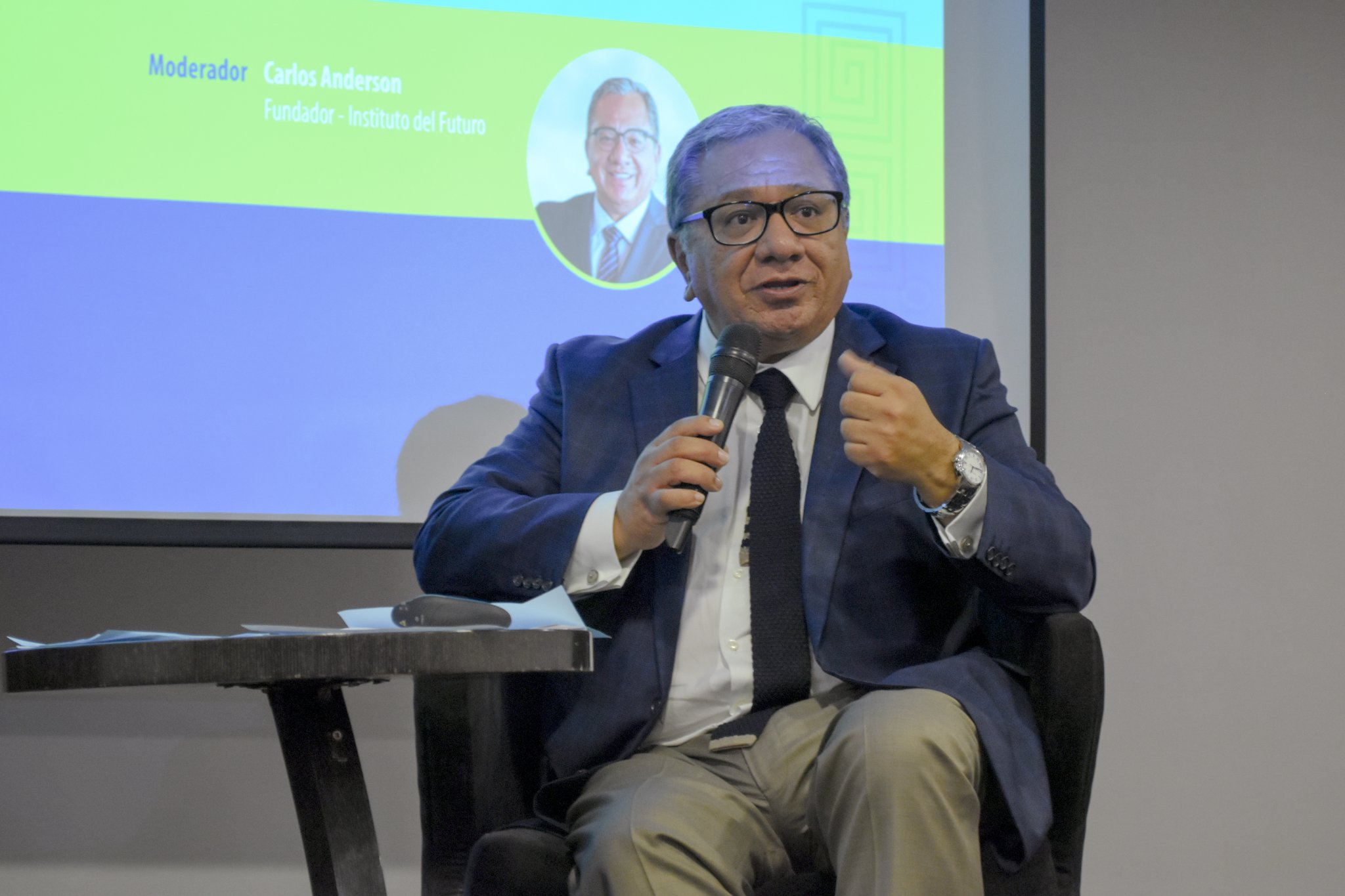 Carlos Anderson durante una exposición del Instituto del Futuro